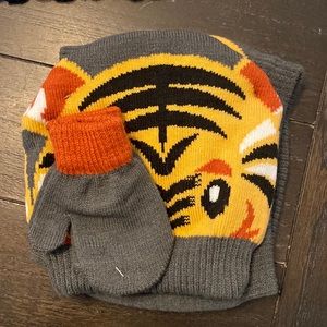 NWOT Toby & Me hat, glove, cowl winter set size 12-24 months